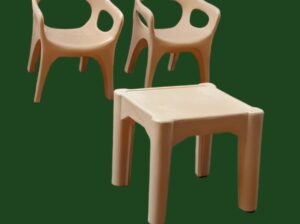 كراسى و ترابيزات بلاستيك بيور 01200381094