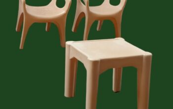 كراسى و ترابيزات بلاستيك بيور 01200381094