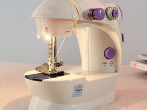 ماكينة خياطة صغيرة محمولة