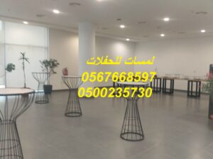 تأجير كنب جلد أبيض ، طاولات طعام مع كراسي