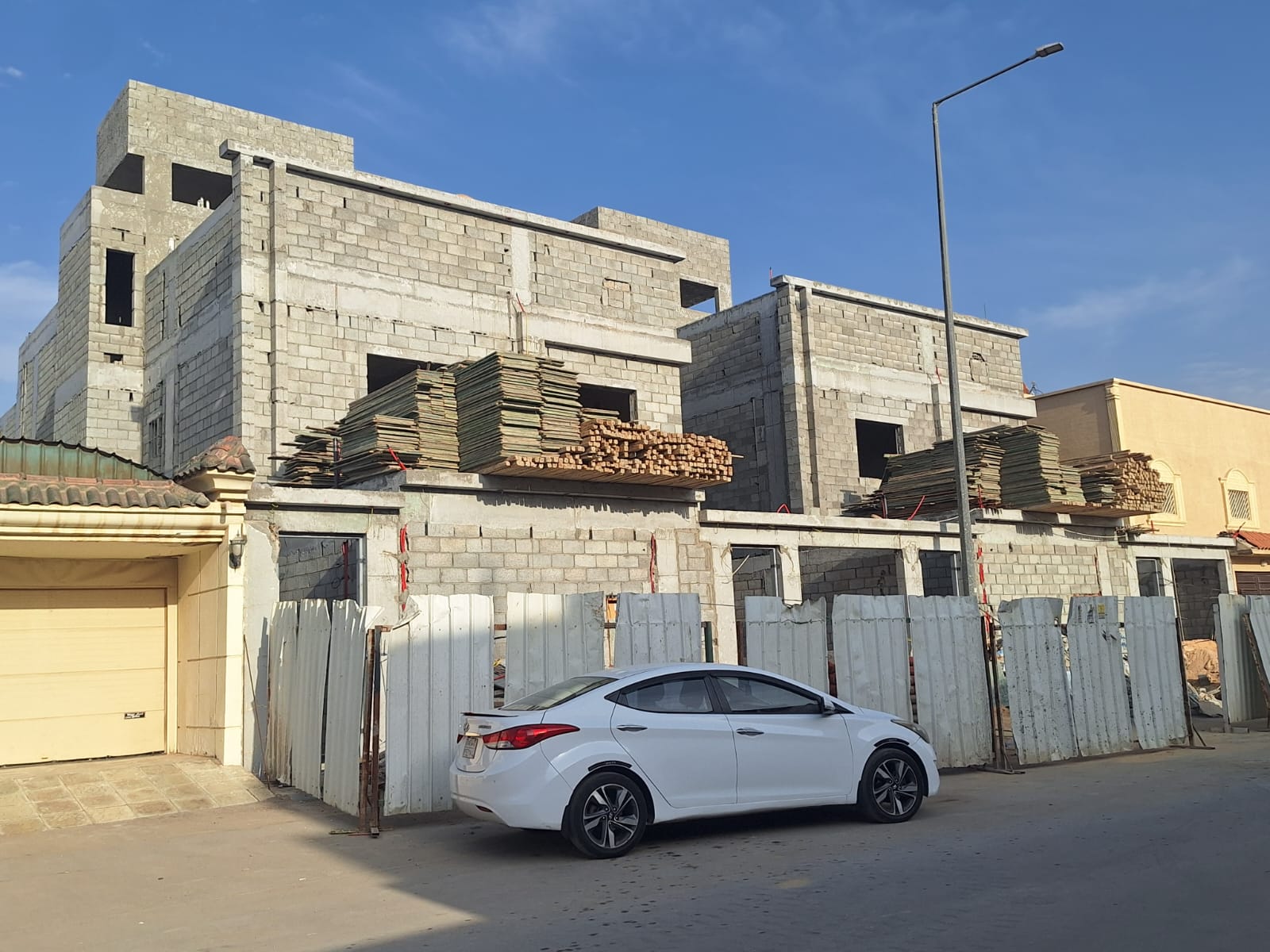 مقاول ملاحق